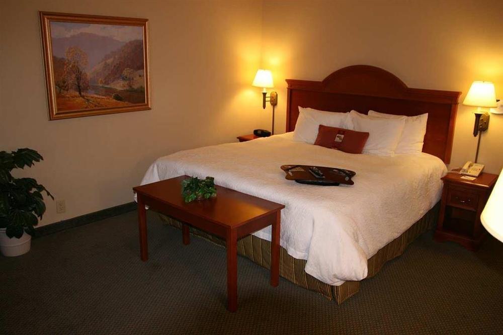 Hampton Inn & Suites Clinton Room photo