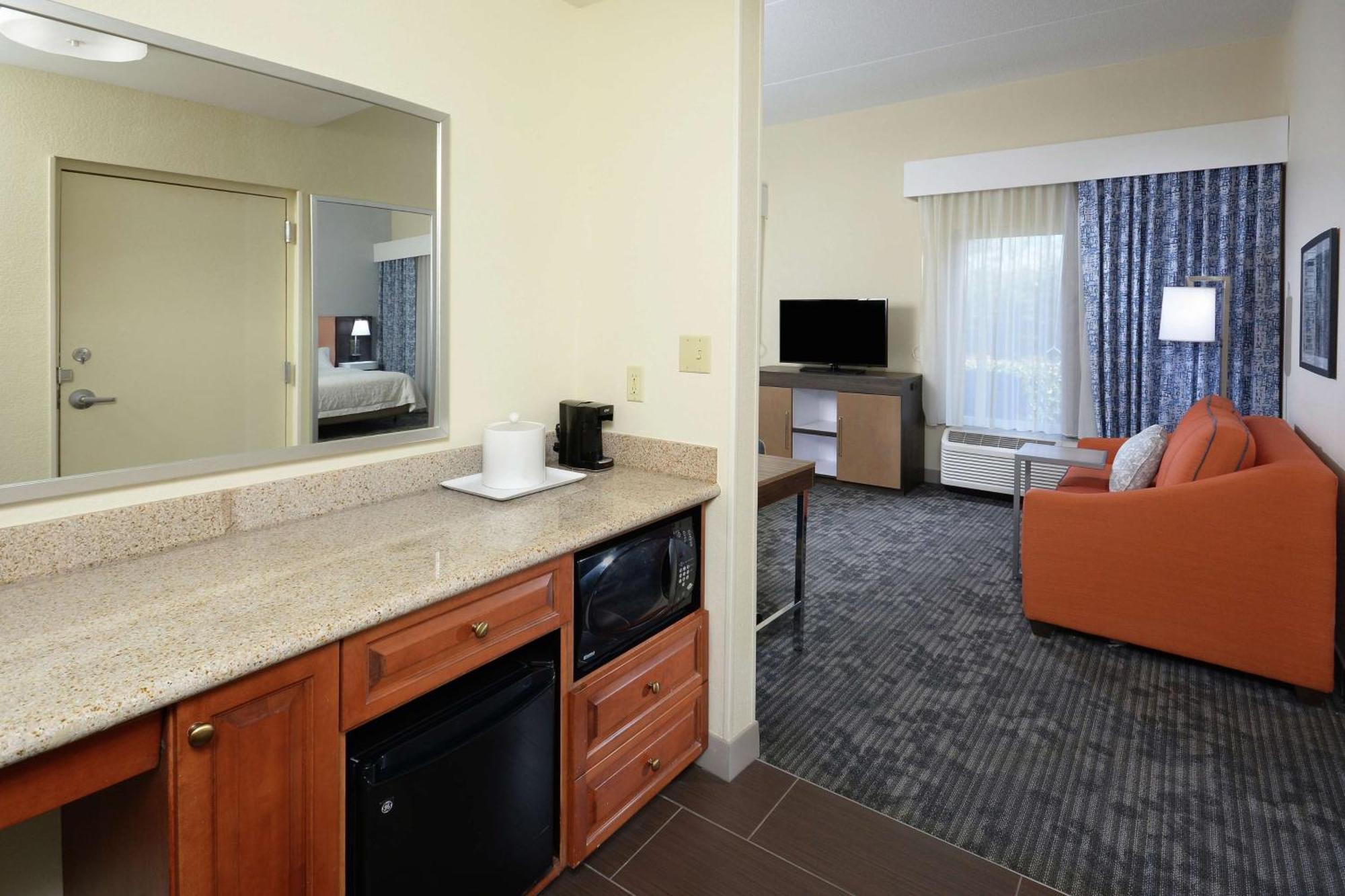 Hampton Inn & Suites Clinton Exterior photo